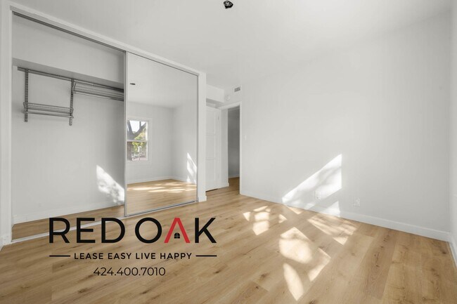 Building Photo - ~4 Weeks FREE~ Newly Refreshed Three Bedro...