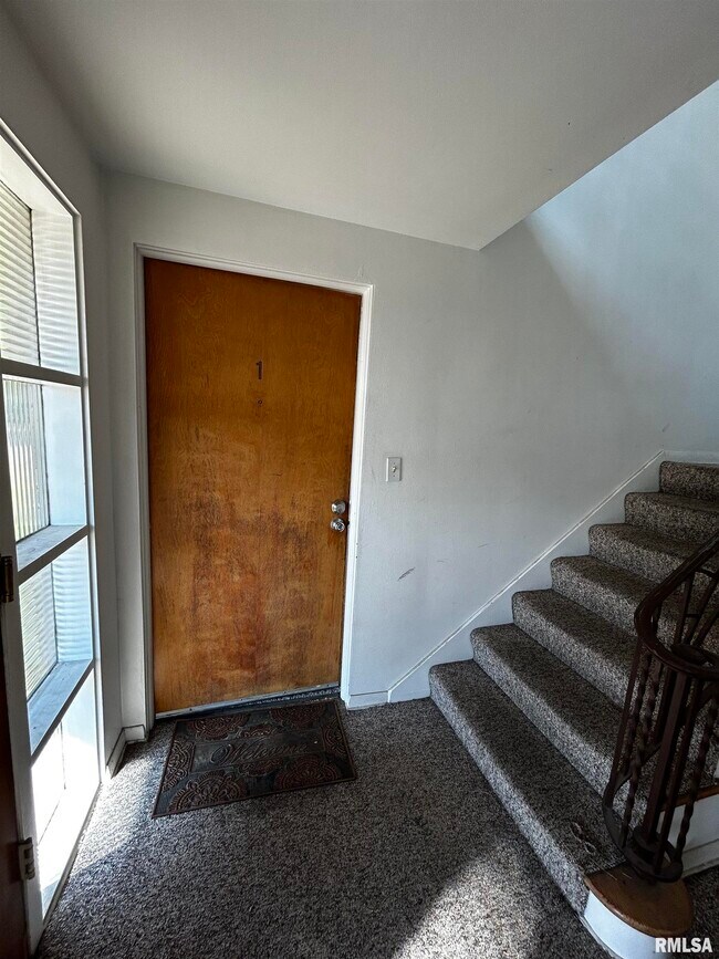 Foto del edificio - 715 W Ridge Rd