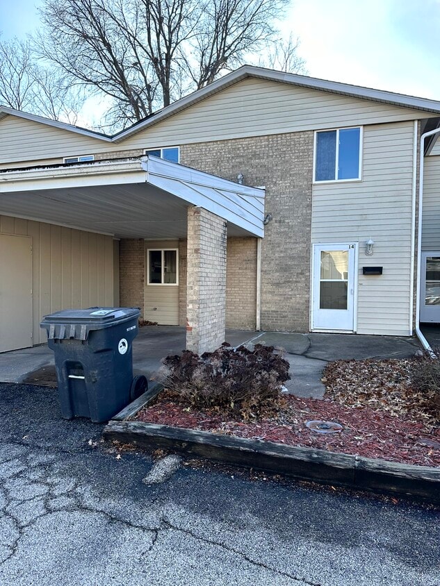 14 Florentine Ct, Pekin, IL 61554 House Rental in Pekin, IL