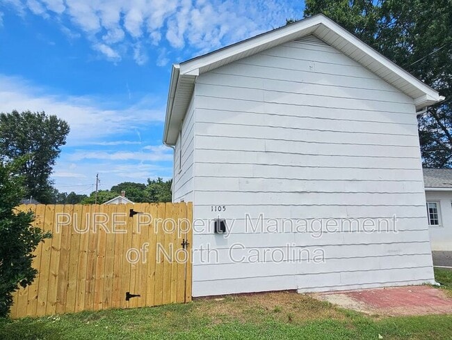 Building Photo - 1105 Jackson St