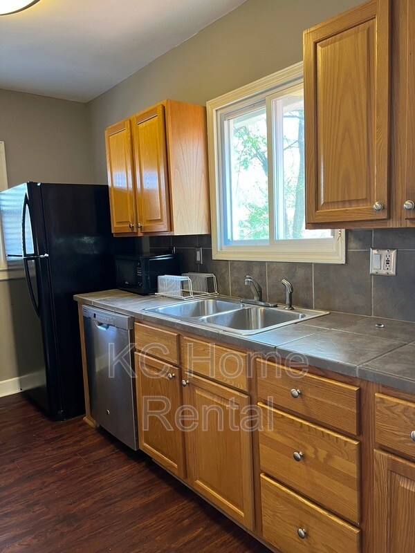 Foto del edificio - 730 E 63rd Terrace