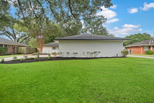 Foto del edificio - 5123 Willowbend Blvd