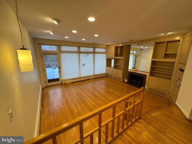 Foto del edificio - 8233 Fairview Rd