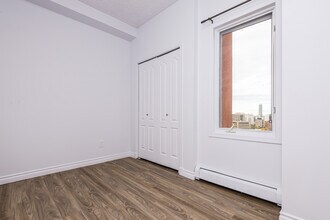 Building Photo - Grand Central Manor