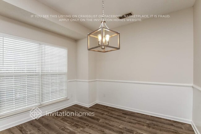 Foto del edificio - 16034 Farmall Dr