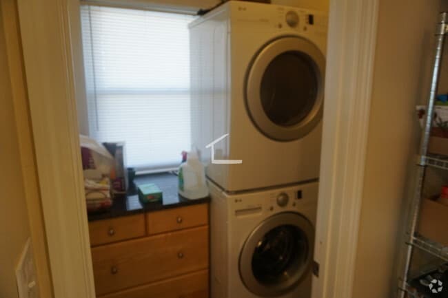 Building Photo - 68 Etna St