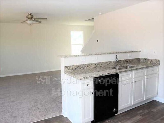 Building Photo - 465 Mineral Spring lane