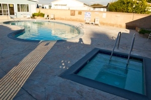 Piscina/jacuzzi - Pacific Mobile Home Park