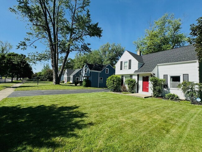 Building Photo - Charming 4 Bedroom Home in Desirable Snyde...
