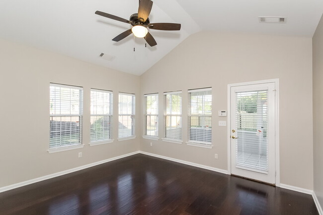 Building Photo - 523 Anglewood Trace