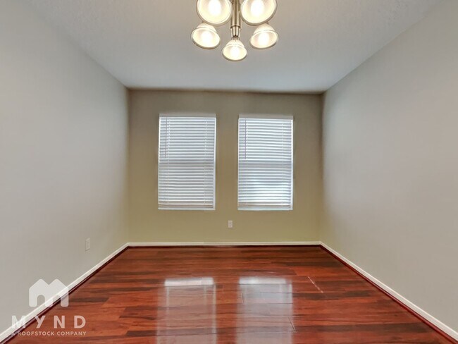 Foto del edificio - 8110 Rosemary Drive