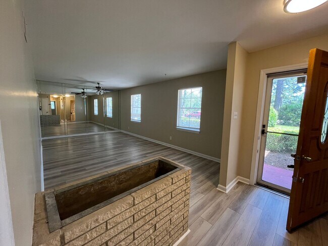Foto del edificio - Recently Updated Three Bedroom House in Po...