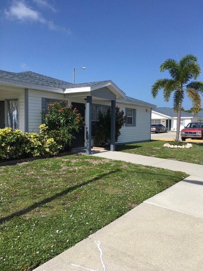 Foto del edificio - 10770 US Hwy 19 N