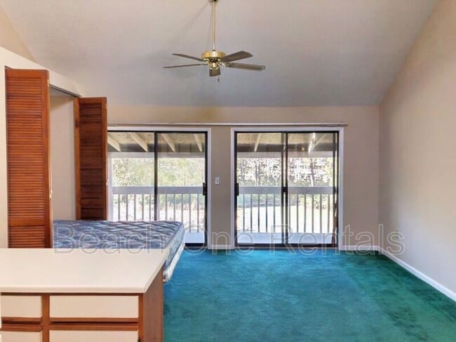 Building Photo - 500 Fairway Village Dr