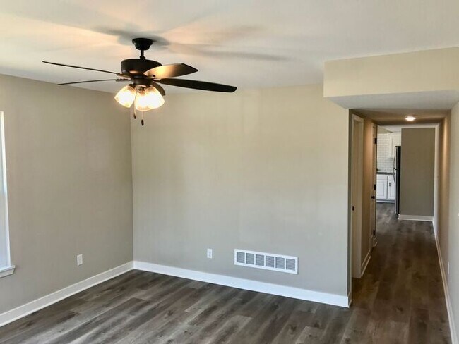 Building Photo - Newer 3 Bedroom / 2.5 Bathroom Home in Blu...
