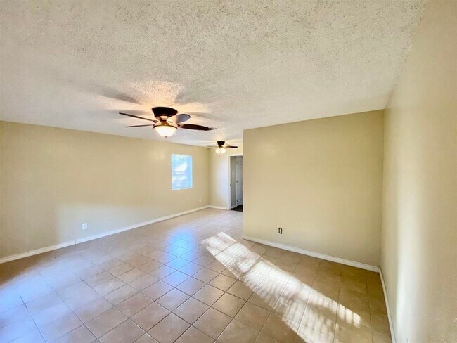 Foto del edificio - 6801 Camden Ln