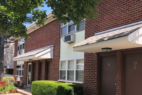 Foto principal - 732 County Ave