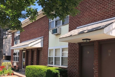 Building Photo - 732 County Ave