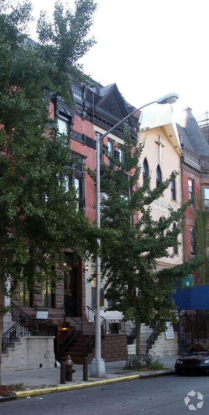 Foto del edificio - 30 Edgecombe Ave