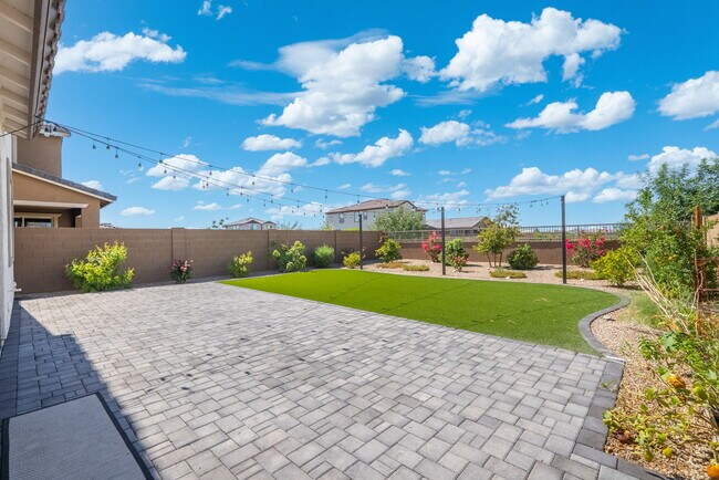 Building Photo - 3110 E Hayfield Way