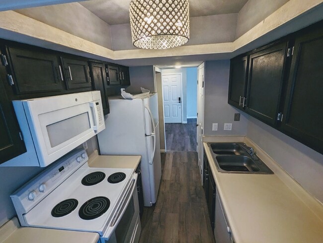 Building Photo - Welcome to your dream home!