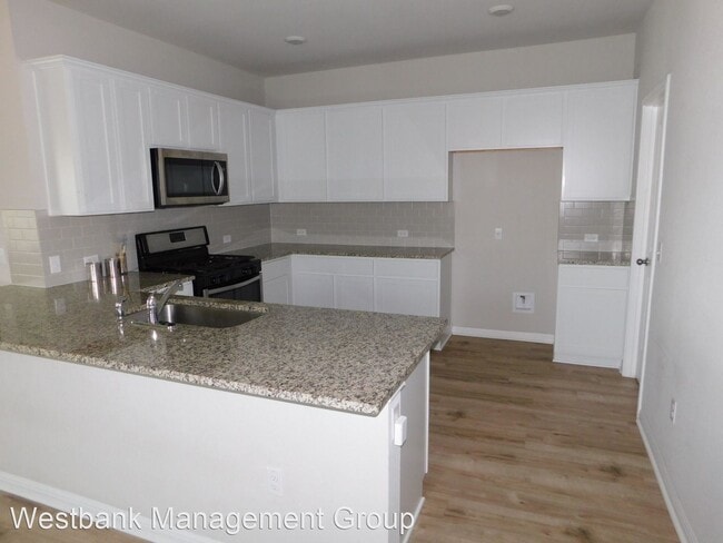 Building Photo - 4 br, 2 bath House - 104 Royal Palm Way