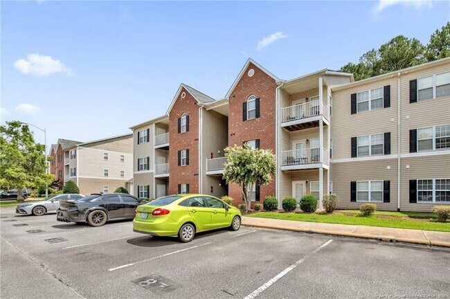 Building Photo - 625 Marshtree Ln