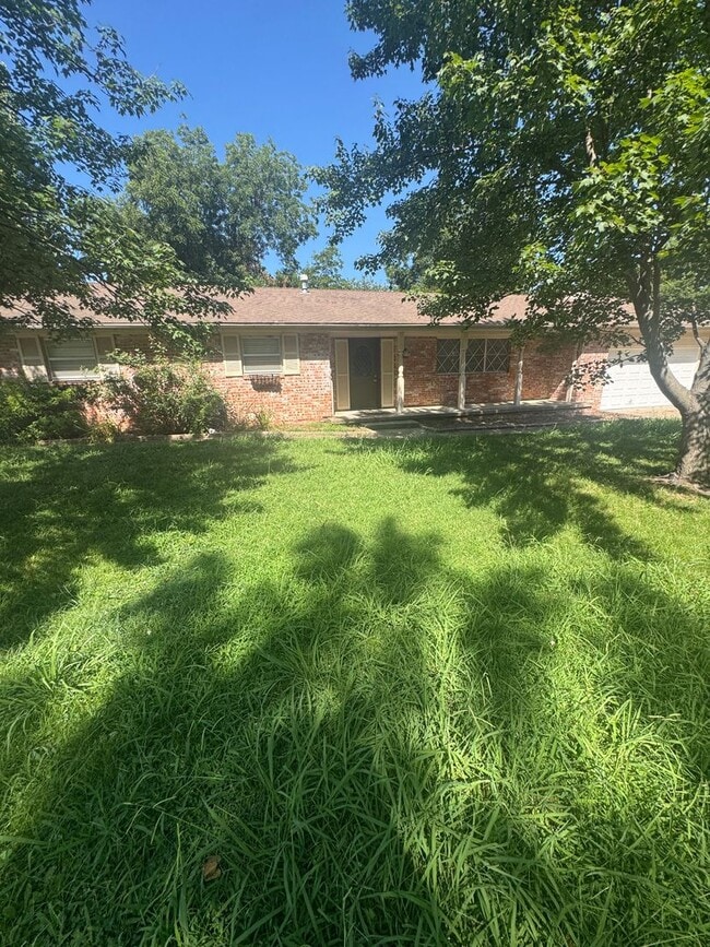 Building Photo - 1217 SE Greystone Ave