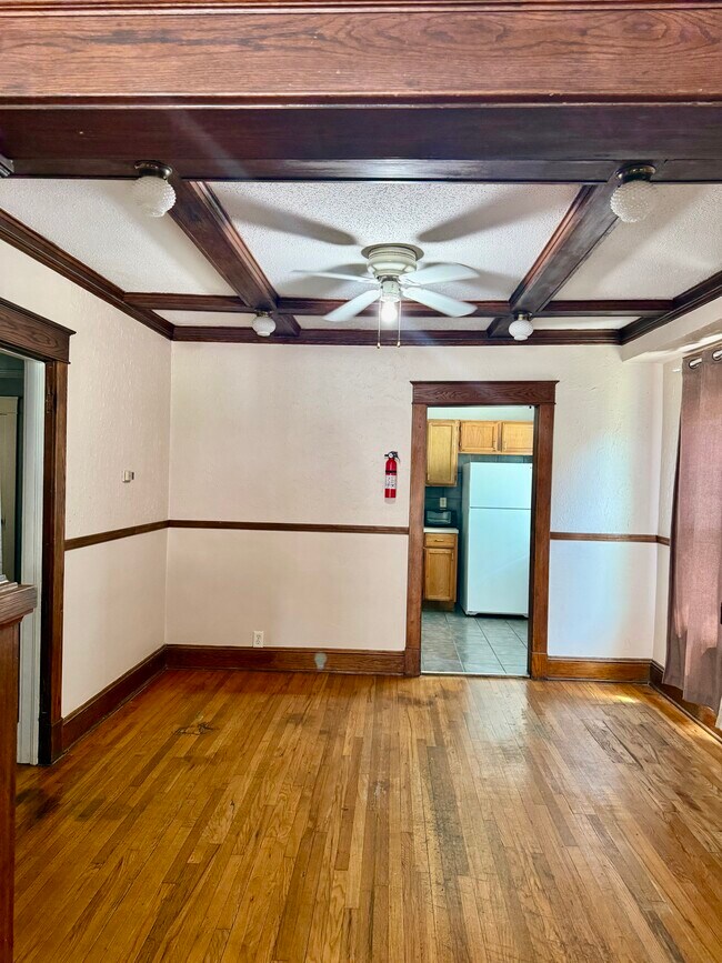 Foto del edificio - 6220 E 10th St