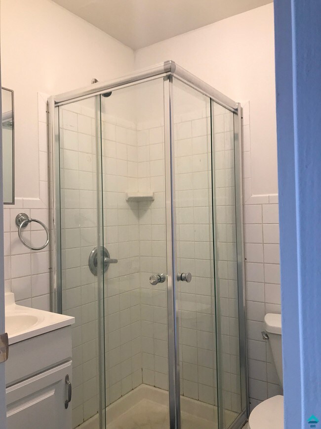 Foto del edificio - 155 Dupont St