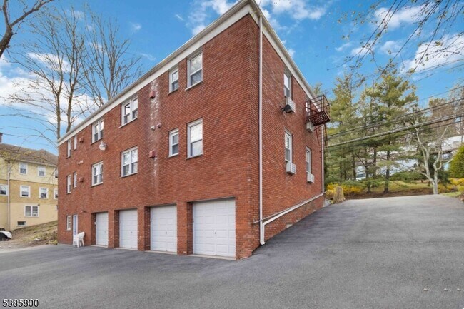 Foto del edificio - 46 Mt Kemble Ave