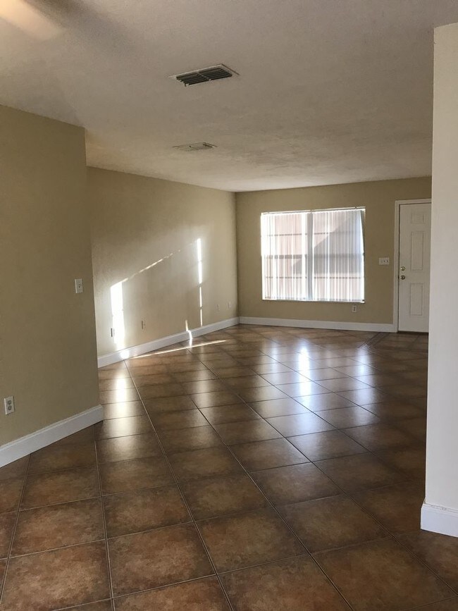 Building Photo - Great New Smyrna Beach Duplex available NOW