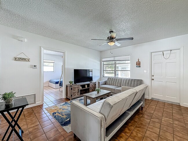 Foto del edificio - 2275 SE 6th St