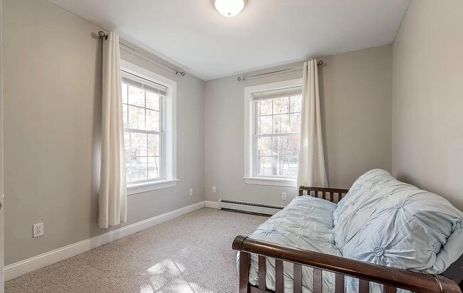 Foto del edificio - 14 Fieldcrest Dr