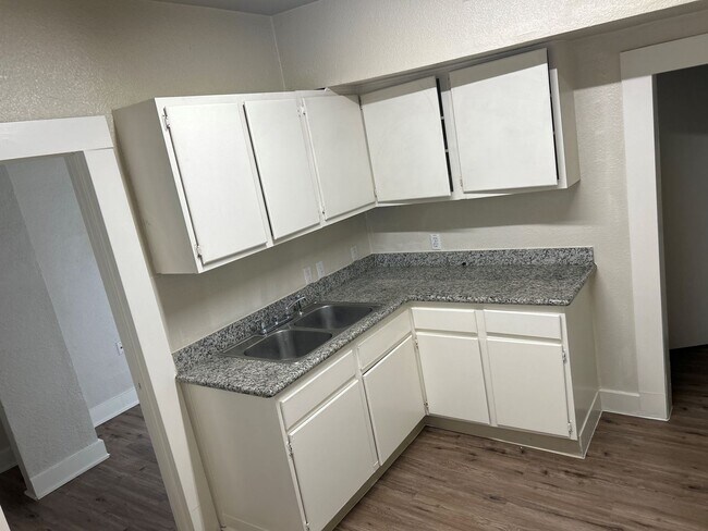 Building Photo - Y Street