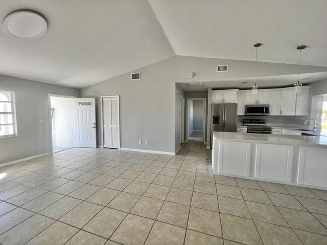 Foto del edificio - 709 SW 23rd Terrace