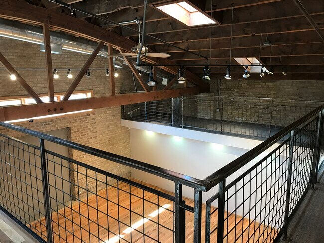 Building Photo - 2144 Ashland Ave