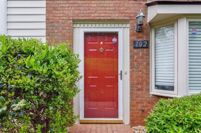 Building Photo - 102 Holcomb Ferry Rd