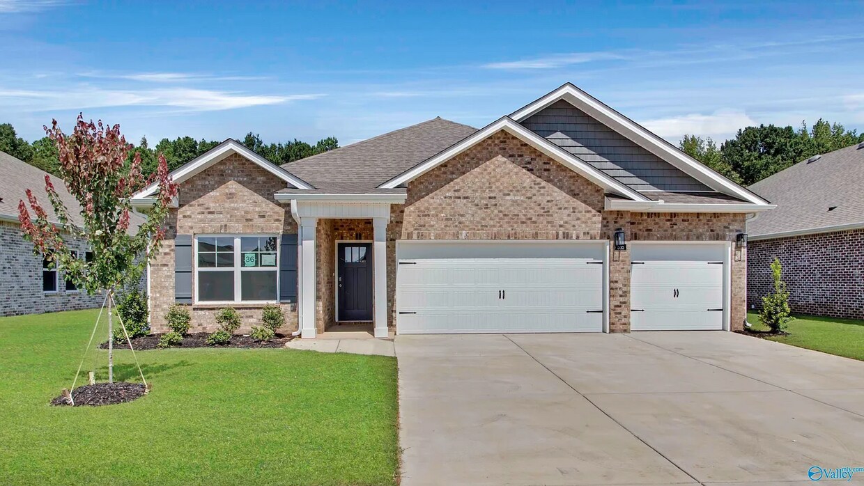 Foto principal - Spacious 4-Bed, 3-Bath New Home with 3-Car...