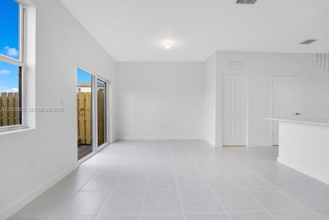 Building Photo - 2619 SE 28th Dr