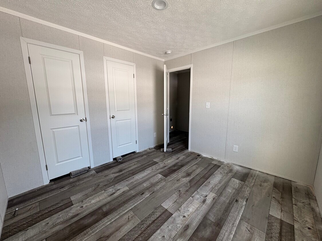 Building Photo - 248 Pond Rd