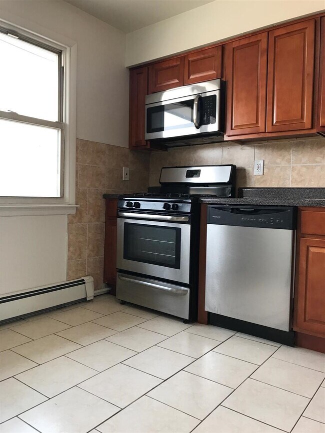 Foto del edificio - 1388 Paterson Plank Rd