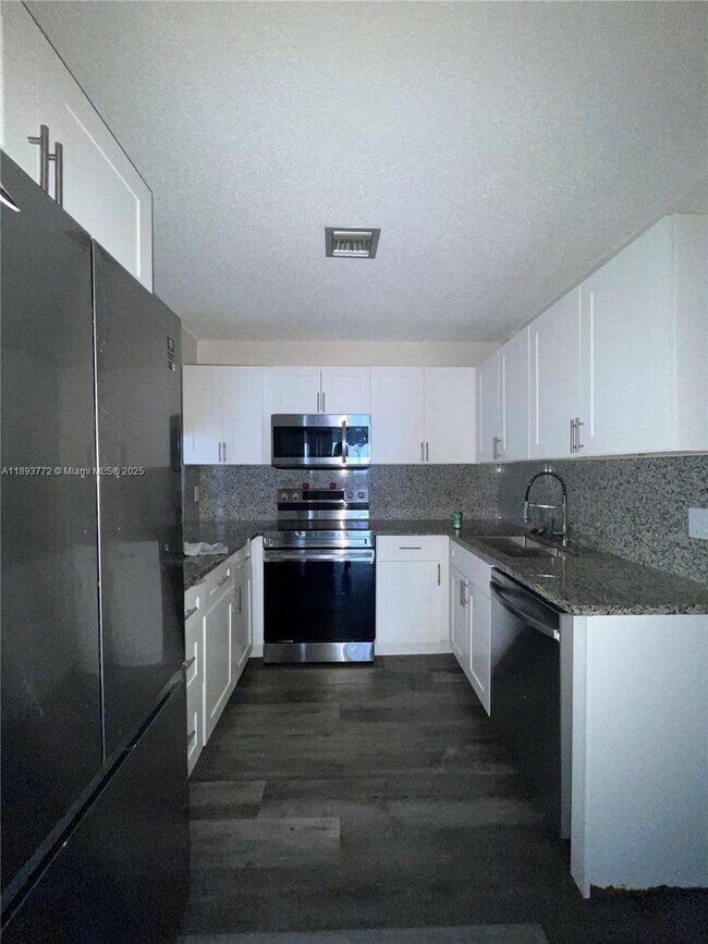 Foto del edificio - 4300 Landar Dr