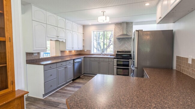 Foto del edificio - 7351 Marsh Rd