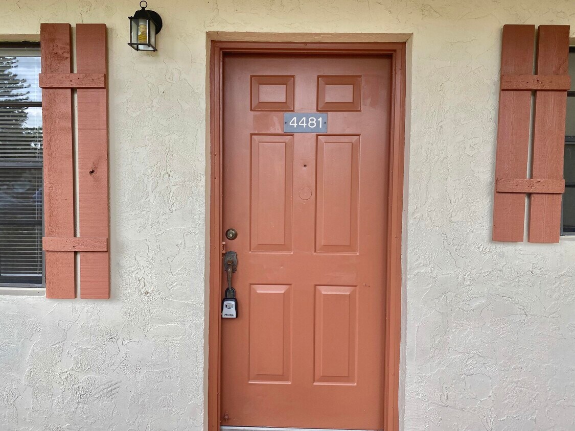 4481 Oak Terrace Dr, Greenacres, FL 33463 Condo for Rent in