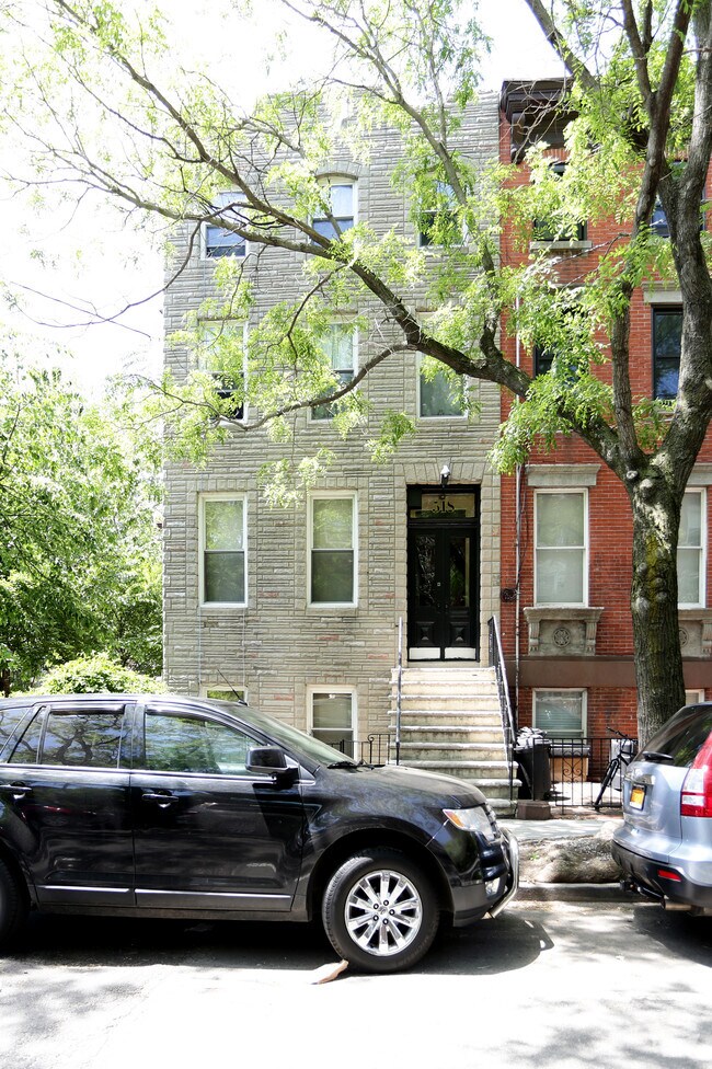 Building Photo - 518 Clinton St