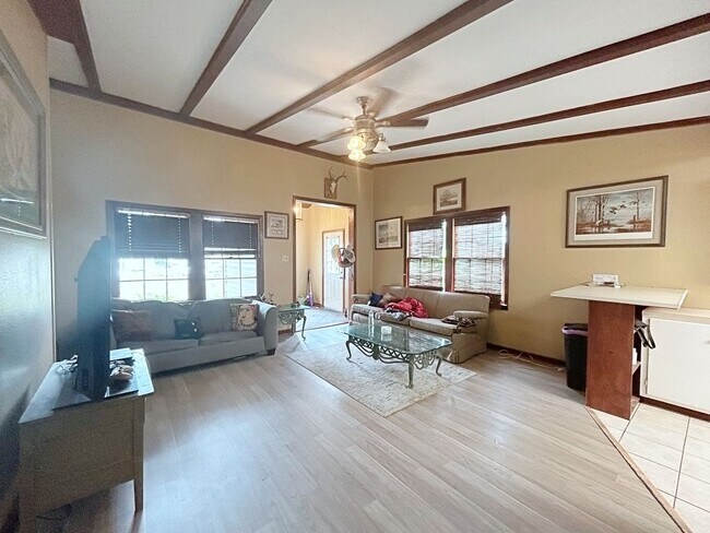 Building Photo - 1 Bedroom in Capital Heights available Aug...