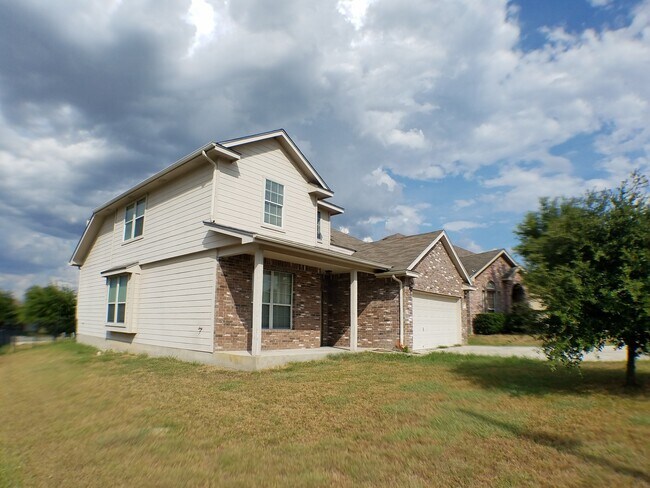 Foto del edificio - Large 4 bed house with master downstairs a...