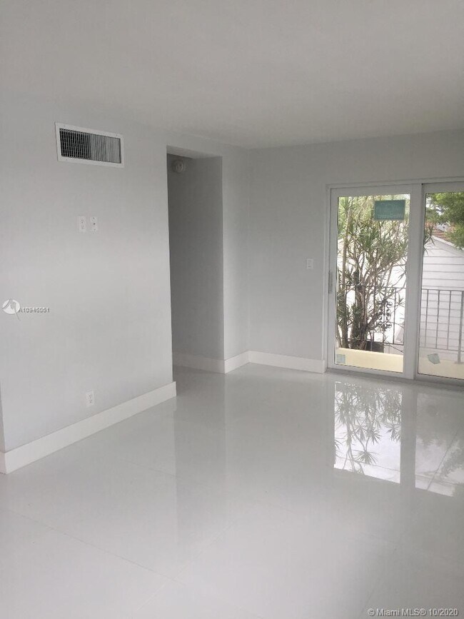 Foto del edificio - 1720 Funston St