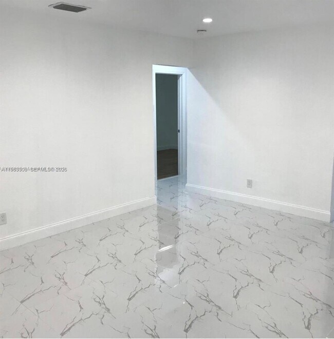 Foto del edificio - 6710 SW 18th Ct